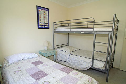 Holiday On The Water - Dalby Accommodation 3