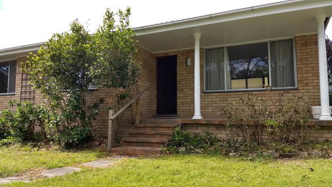 Hollyhill Cottage - Dalby Accommodation 1