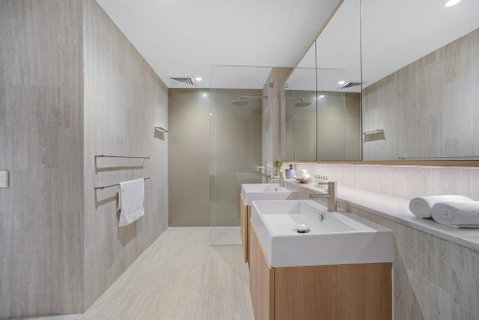 HomeHotel Ultra Luxurious 3 Bedroom Penthouse. - Dalby Accommodation 3