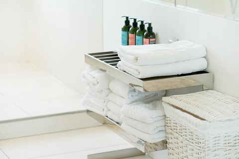 HomeHotel-New And Walking To Shopping,Super Clean - Dalby Accommodation 3