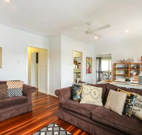 Homely Pembroke On The Park Cottage - Dalby Accommodation