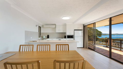 Island View 4 -Opposite Wallis Lake! - Dalby Accommodation 1