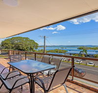 Island View 4 -Opposite Wallis Lake - Dalby Accommodation