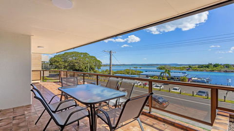 Island View 4 -Opposite Wallis Lake! - Dalby Accommodation 0