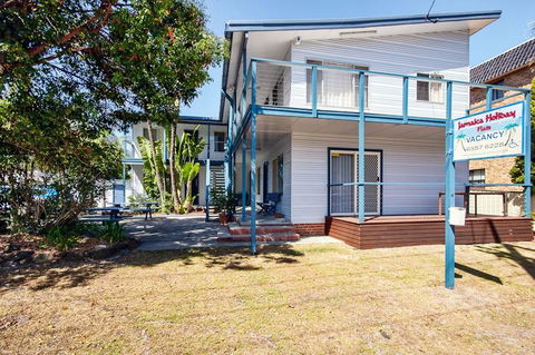 Jamaica Holiday Units - Dalby Accommodation 0