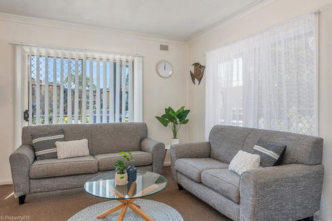 Jamaica Holiday Units - Dalby Accommodation 3