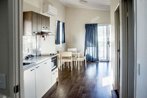 Jervis Bay Holiday Cabins - Dalby Accommodation 3
