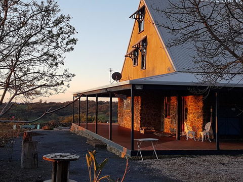 Jinji's Edge Escape - Dalby Accommodation 0