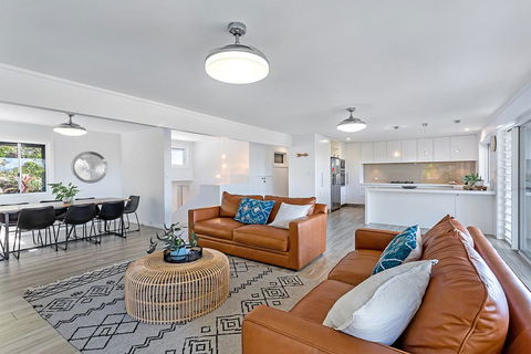 Joleen 9 - Shoal Bay - Dalby Accommodation 0