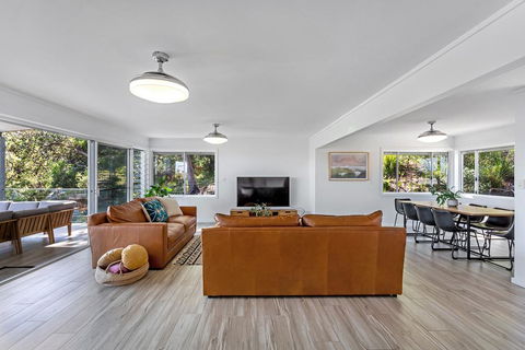 Joleen 9 - Shoal Bay - Dalby Accommodation 1