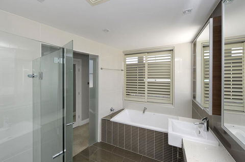 Karma Waters 9 - Soldiers Point - Dalby Accommodation 3