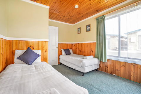 Kellraine Holiday Units - Dalby Accommodation 3