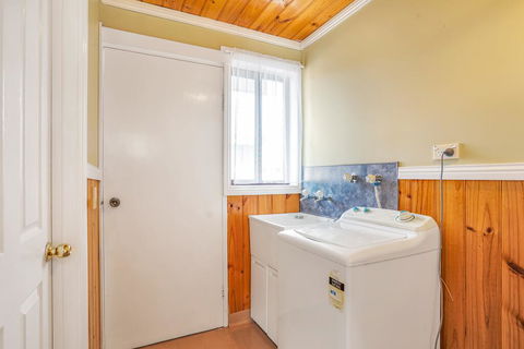 Kellraine Holiday Units - Dalby Accommodation 1