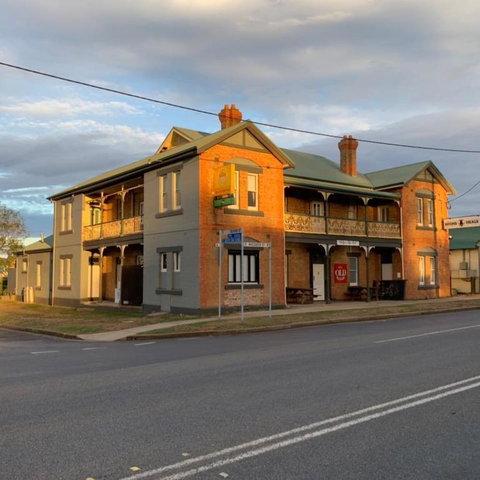 Kellys Top Pub - Dalby Accommodation 3