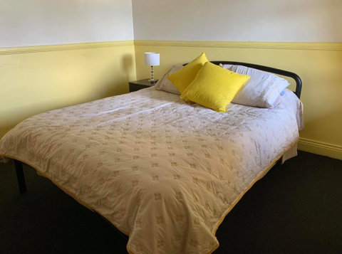 Kellys Top Pub - Dalby Accommodation 2