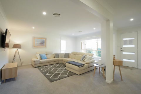 Kentia Drive 28 - Dalby Accommodation 1