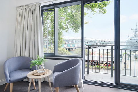 King Size Studio With Water View, Walk To The City - Dalby Accommodation 3