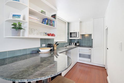 King Size Studio With Water View, Walk To The City - Dalby Accommodation 1