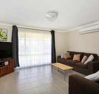 Kingfisher - Pet-Friendly - 10 Mins to Hyams Beach - Dalby Accommodation