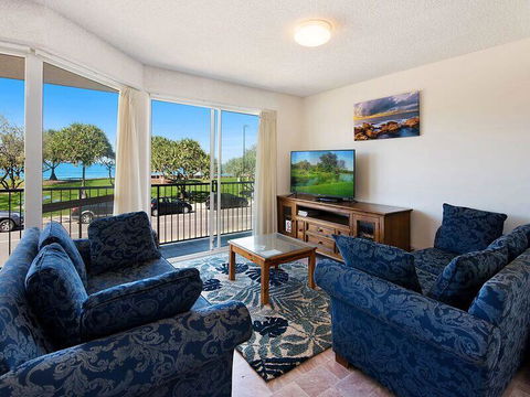 Kings Beach Ocean Front Views Private Balcony Overlooking Kings Beach - Dalby Accommodation 1