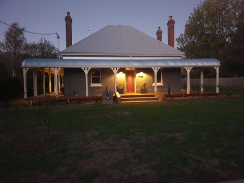 Kings Cottage Uralla - Dalby Accommodation 0