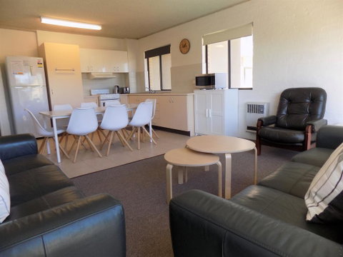 Kirwan Apartments 47 - Dalby Accommodation 3