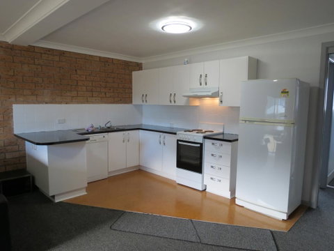 Kirwan Gardens 4 - Dalby Accommodation 1