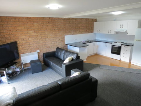 Kirwan Gardens 4 - Dalby Accommodation 0