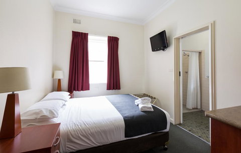 Knickerbocker Hotel - Dalby Accommodation 0