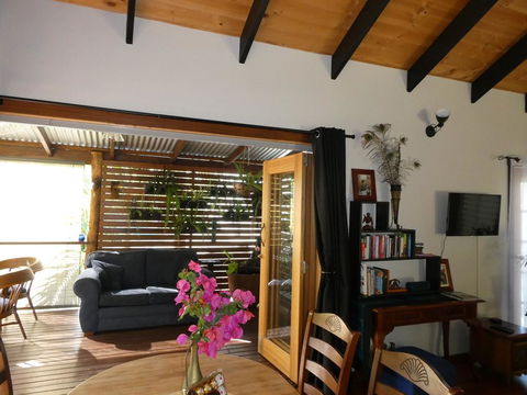 Kookaburra Cottage At Uralba Eco Cottages - Dalby Accommodation 3
