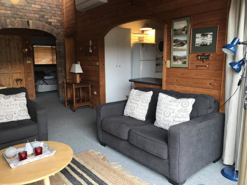 Koola 2/41 Townsend Street - Dalby Accommodation 1