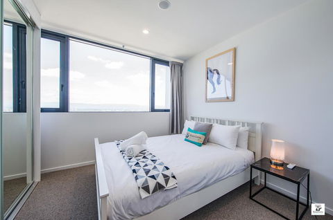 KOZYGURU BROADBEACH AMAZING VIEW 2 BED APT + FREE PARKING WALK TO BEACH QBR004 - Dalby Accommodation 1