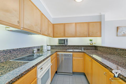 KOZYGURU THE ROCKS HARBOUR BRIDGE VIEW 1 BED APT SWIMMING POOL NTR098 - Dalby Accommodation 3