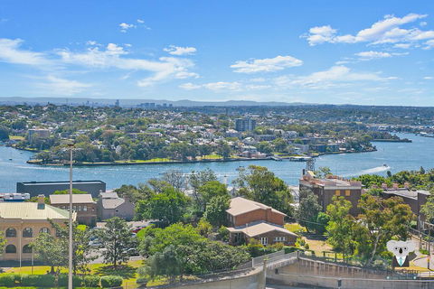 KOZYGURU THE ROCKS HARBOUR BRIDGE VIEW 1 BED APT SWIMMING POOL NTR098 - Dalby Accommodation 2