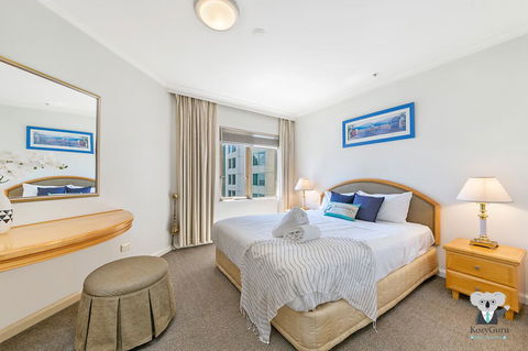 KOZYGURU THE ROCKS HARBOUR BRIDGE VIEW 1 BED APT SWIMMING POOL NTR098 - Dalby Accommodation 1