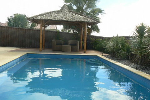 La Mer - Home With A Pool - Dalby Accommodation 2