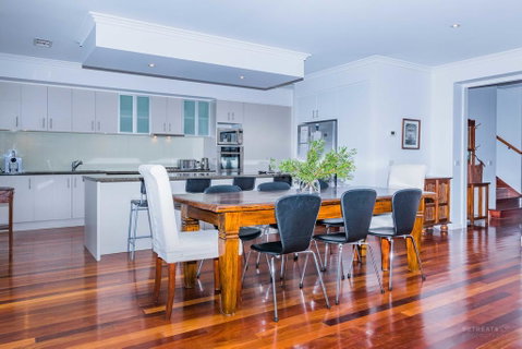 Lahinch Mews - Family Bookings Only - Dalby Accommodation 0