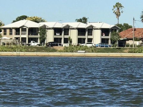 Lake Breeze - Dalby Accommodation 0