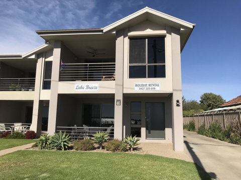 Lake Breeze - Dalby Accommodation 1