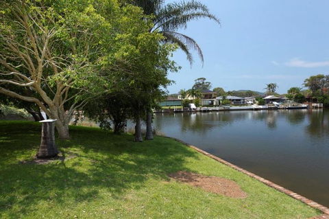LAKE HOUSE ON ELOUERA - Dalby Accommodation 0