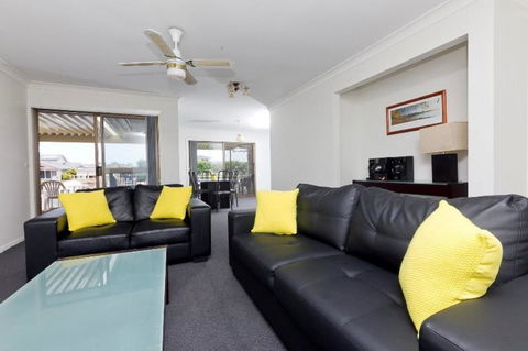 LAKE HOUSE ON ELOUERA - Dalby Accommodation 2