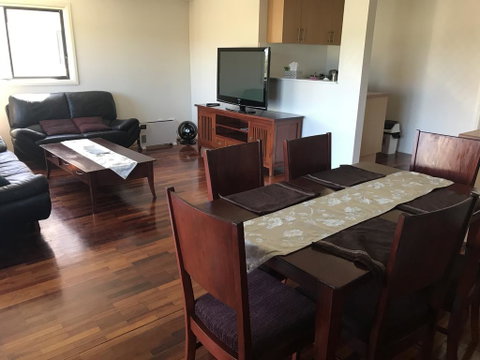 Lake Vista - Dalby Accommodation 3