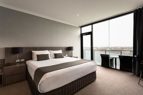 Lakes Hotel - Dalby Accommodation 2