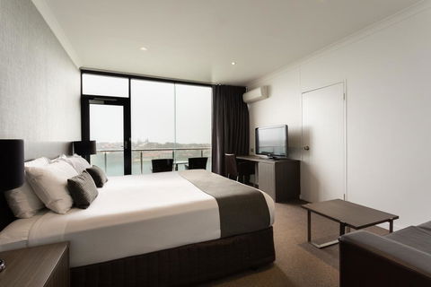 Lakes Hotel - Dalby Accommodation 3