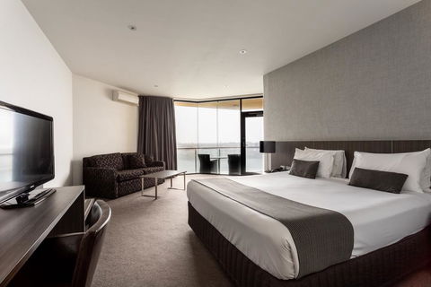 Lakes Hotel - Dalby Accommodation 1