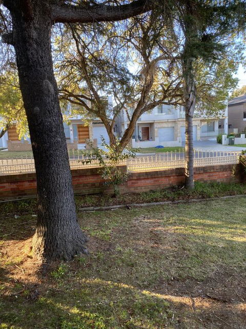 Lakes Mates - Dalby Accommodation 0