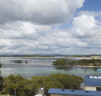 Lakeshore Lodge unit 11 - Dalby Accommodation