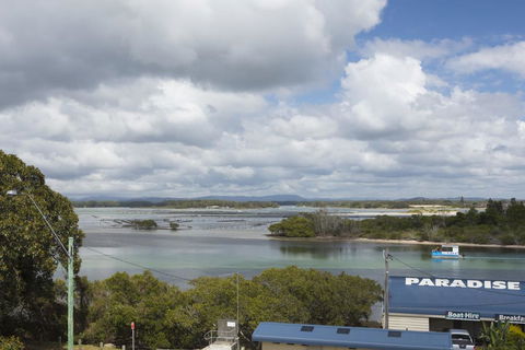 Lakeshore Lodge Unit 11 - Dalby Accommodation 0