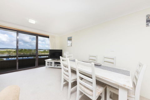 Lakeshore Lodge Unit 11 - Dalby Accommodation 3
