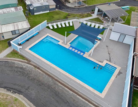 Lakeside Cabins & Holiday Village - Dalby Accommodation 1